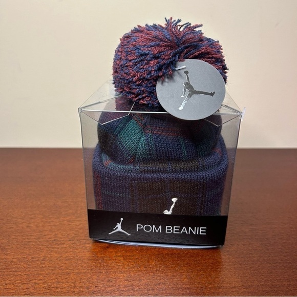 Jordan Pom Beanie - Picture 5 of 8